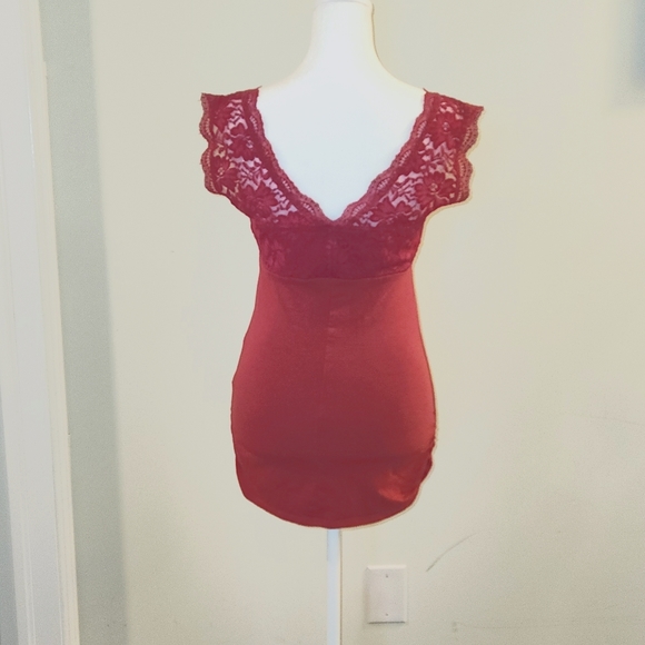 Maurices~ Dark Pink Lace and Flower Tank Top Size Small - Picture 4 of 7